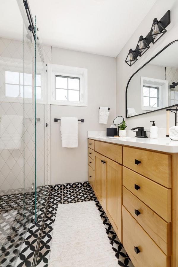Midtown Modern - Urban Condo Walkable To Bars And Beach Traverse City Exteriér fotografie