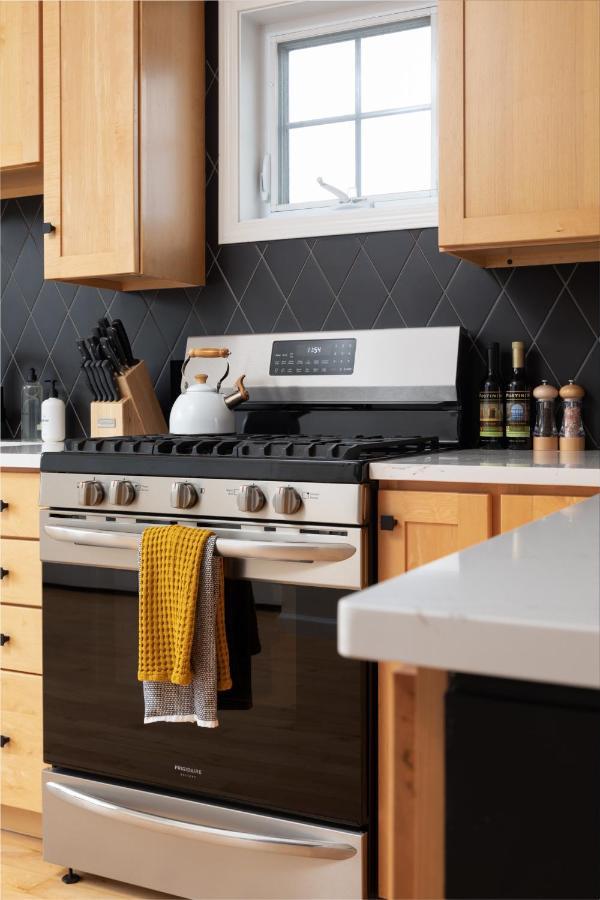 Midtown Modern - Urban Condo Walkable To Bars And Beach Traverse City Exteriér fotografie