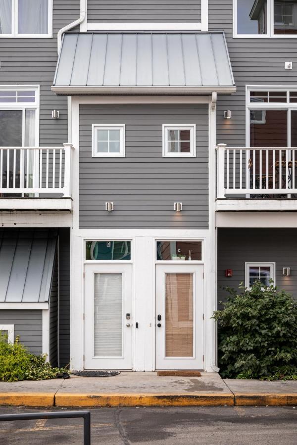 Midtown Modern - Urban Condo Walkable To Bars And Beach Traverse City Exteriér fotografie